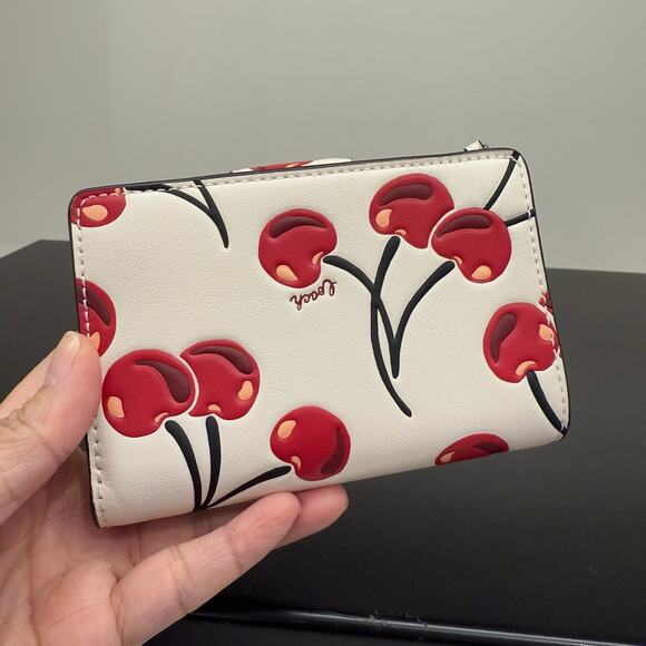 Last 1 ‼️Coach CZ762 Medium Corner Zip Wallet With Cherry Print - Picture 3 of 6